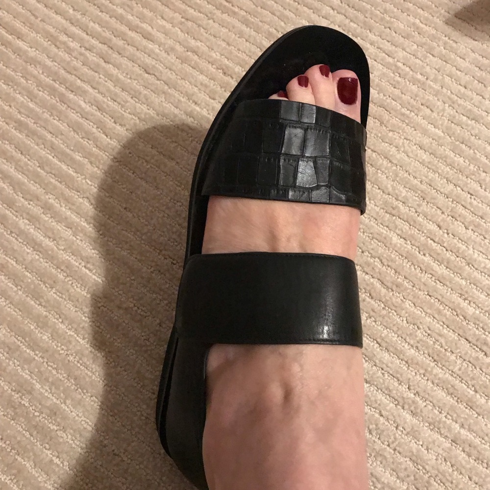 Vince Women's 'Salina' Leather Sandals - Picture 5 of 7